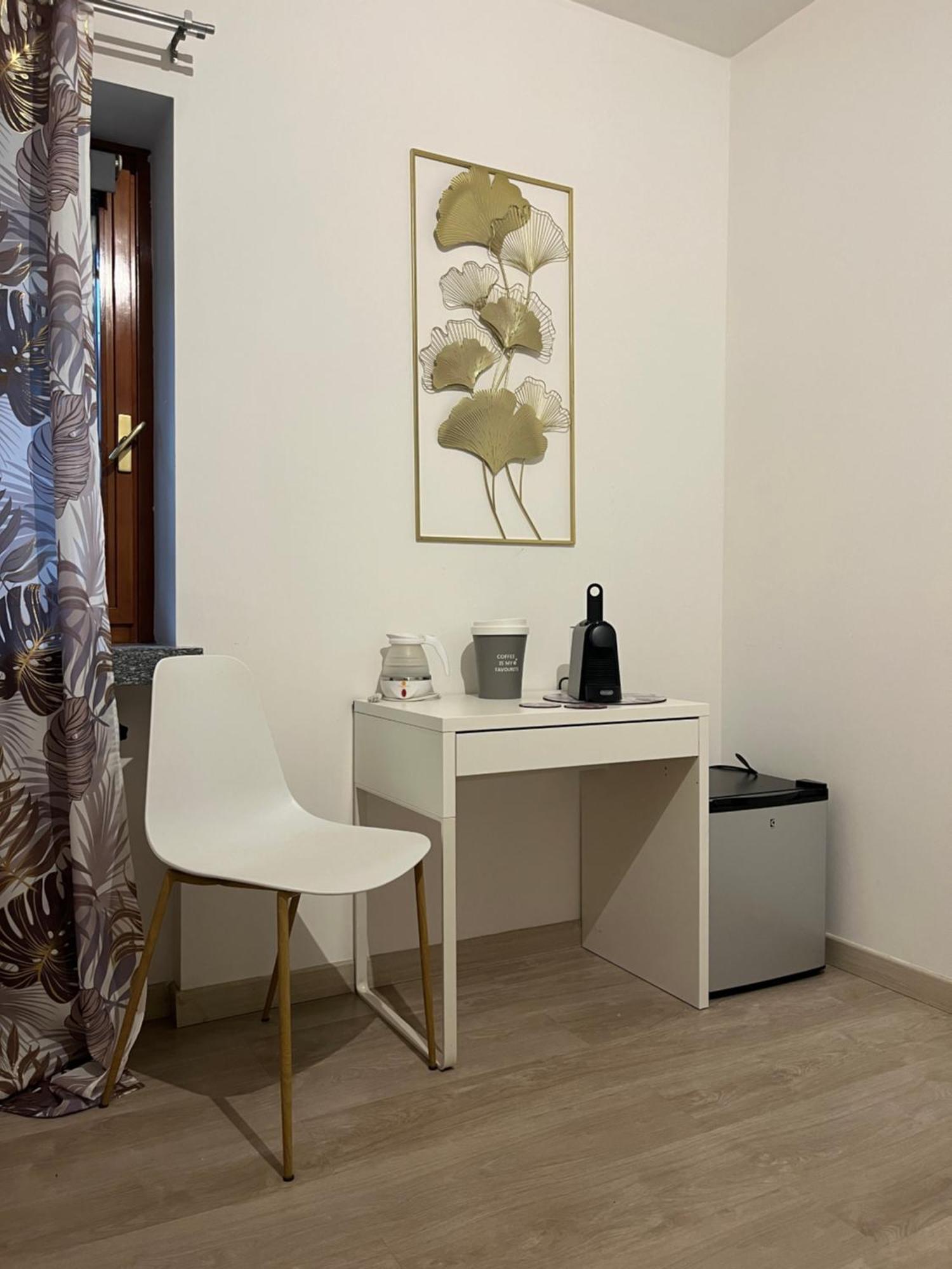 Bella Vita Guesthouse -Parcheggio Privato Interno Arona Εξωτερικό φωτογραφία