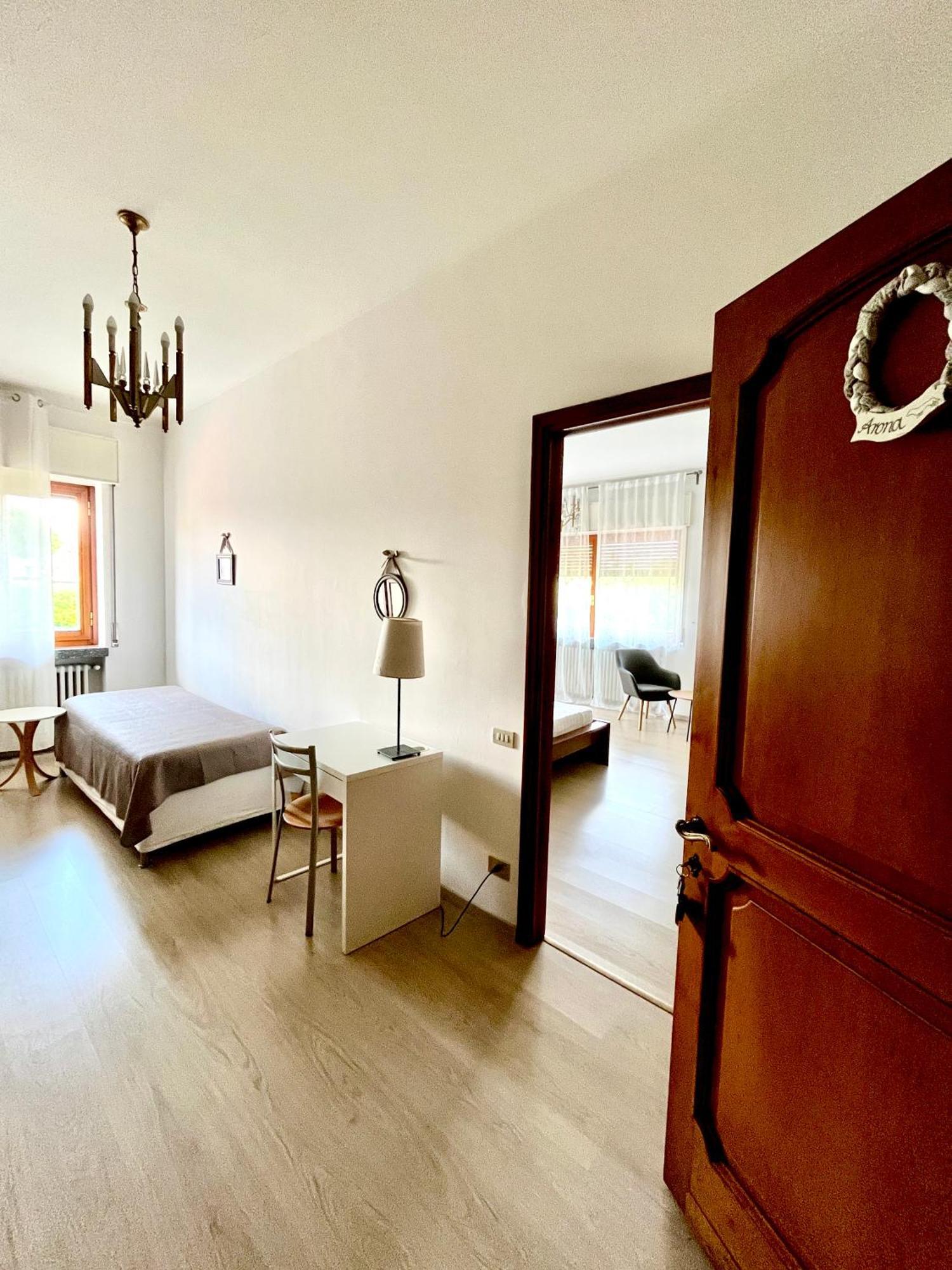 Bella Vita Guesthouse -Parcheggio Privato Interno Arona Εξωτερικό φωτογραφία