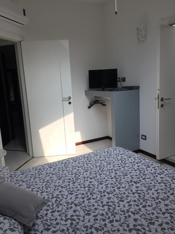 Bella Vita Guesthouse -Parcheggio Privato Interno Arona Εξωτερικό φωτογραφία