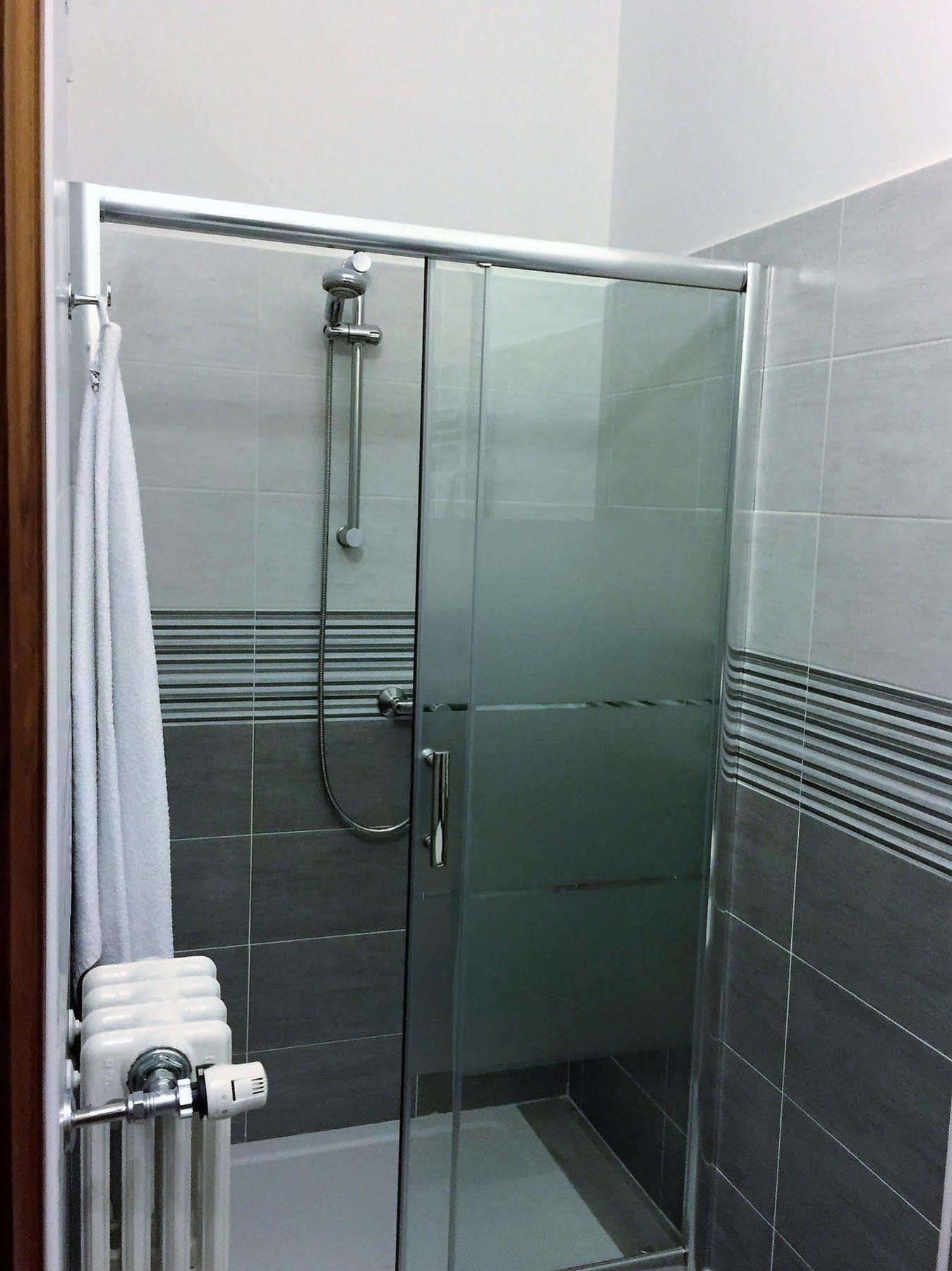 Bella Vita Guesthouse -Parcheggio Privato Interno Arona Εξωτερικό φωτογραφία
